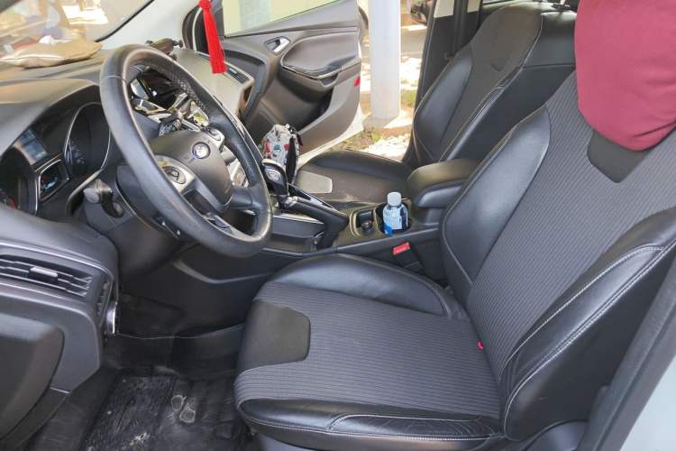 Used Ford Focus 2012 Hatchback 2.0L Automatic Luxury Sport Model Left Front Seat