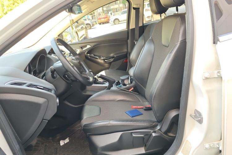 Used Ford Focus 2012 Hatchback 2.0L Automatic Luxury Sport Model Left Front Seat