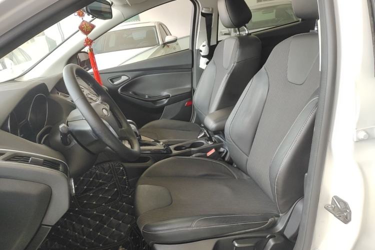 Used Ford Focus 2012 Sedan 1.6L Automatic Fashion Edition Left Front Seat