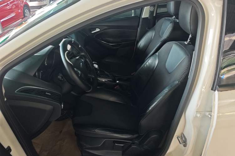 Used Ford Focus 2012 Hatchback 1.6L Automatic Fashion Edition Left Front Seat