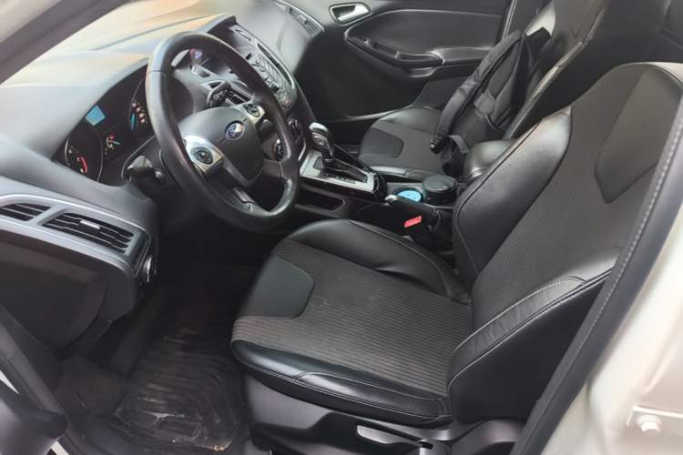 Used Ford Focus 2012 Sedan 1.6L Automatic Fashion Edition Left Front Seat