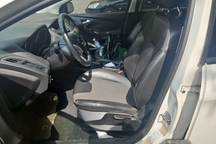 Used Ford Focus 2012 Sedan 1.6L Automatic Fashion Edition Left Front Seat