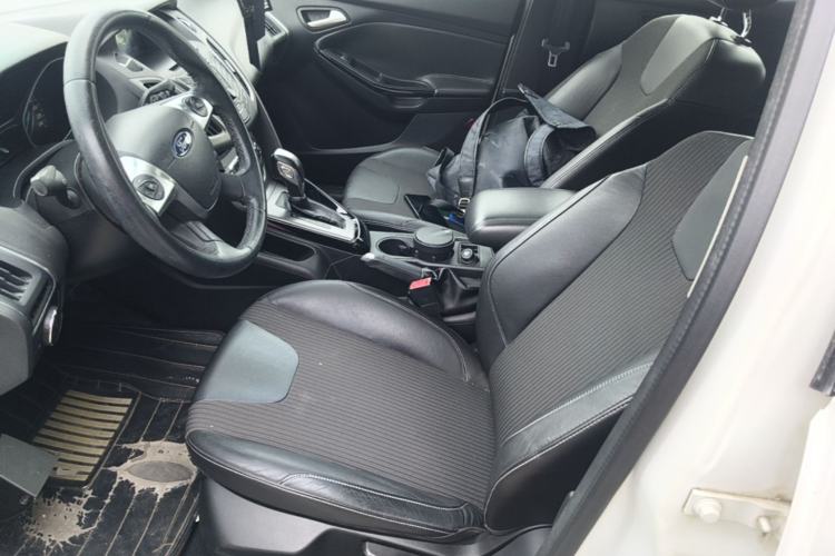 Used Ford Focus 2012 Sedan 1.6L Automatic Fashion Edition Left Front Seat