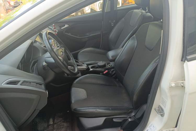 Used Ford Focus 2012 Hatchback 1.6L Automatic Fashion Edition Left Front Seat