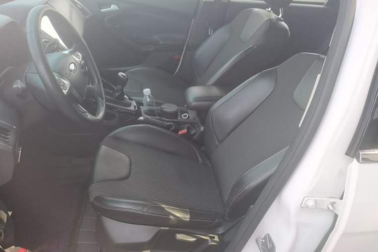 Used Ford Focus 2012 Hatchback 1.6L Manual Fashion Edition Left Front Seat