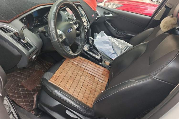Used Ford Focus 2012 Hatchback 1.6L Automatic Fashion Edition Left Front Seat
