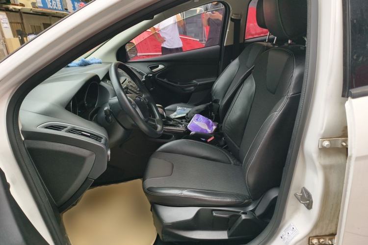 Used Ford Focus 2012 Sedan 1.6L Automatic Fashion Edition Left Front Seat