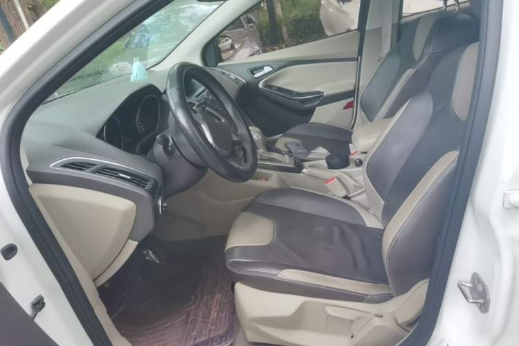 Used Ford Focus 2012 Hatchback 1.6L Automatic Fashion Edition Left Front Seat