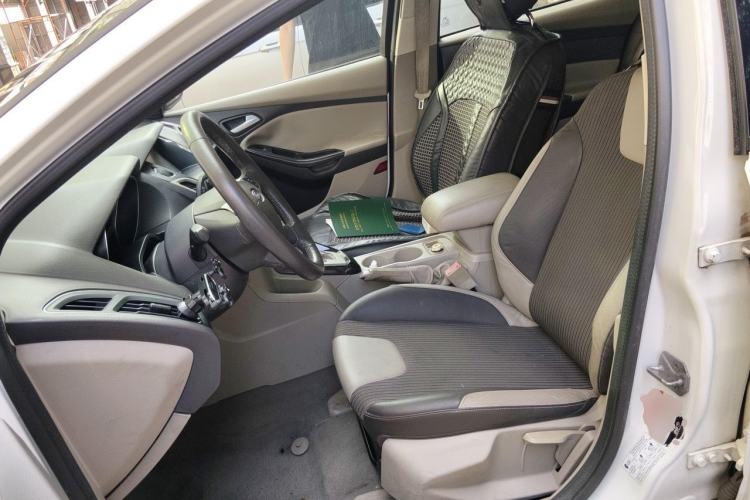Used Ford Focus 2012 Sedan 1.6L Automatic Fashion Edition Left Front Seat
