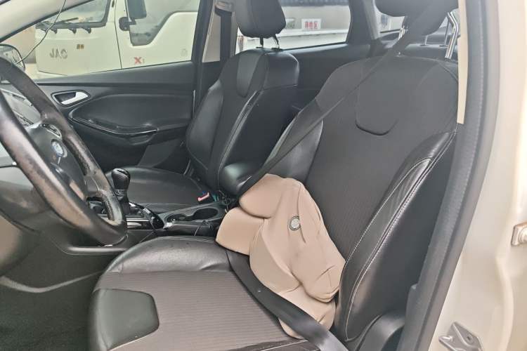 Used Ford Focus 2012 Sedan 1.6L Manual Fashion Edition Left Front Seat