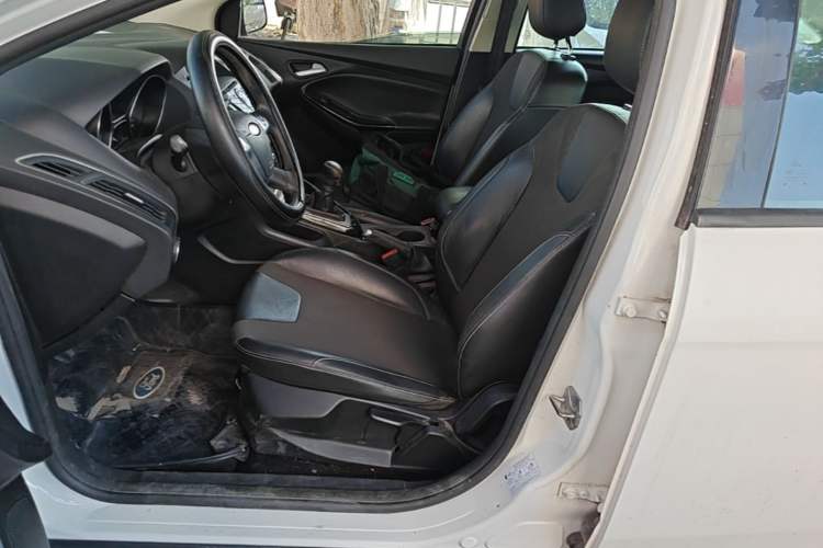Used Ford Focus 2012 Sedan 1.6L Manual Fashion Edition Left Front Seat