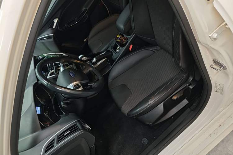 Used Ford Focus 2012 Hatchback 2.0L Automatic Luxury Sport Model Left Front Seat