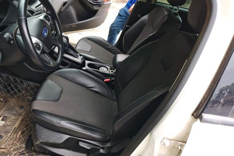 Used Ford Focus 2012 Hatchback 1.6L Automatic Fashion Edition Left Front Seat