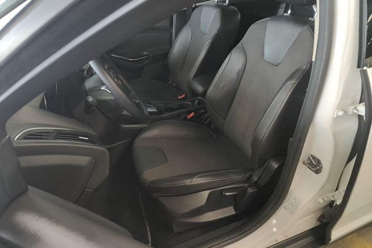 Used Ford Focus 2012 Sedan 1.6L Automatic Fashion Edition Left Front Seat