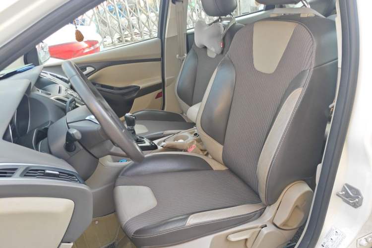 Used Ford Focus 2012 Sedan 1.6L Manual Fashion Edition Left Front Seat