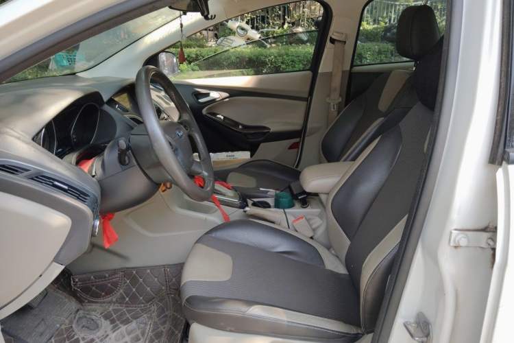 Used Ford Focus 2012 Sedan 1.6L Automatic Fashion Edition Left Front Seat
