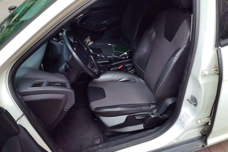 Used Ford Focus 2012 Sedan 1.6L Automatic Fashion Edition Left Front Seat