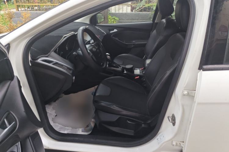 Used Ford Focus 2012 Sedan 1.6L Automatic Fashion Edition Left Front Seat