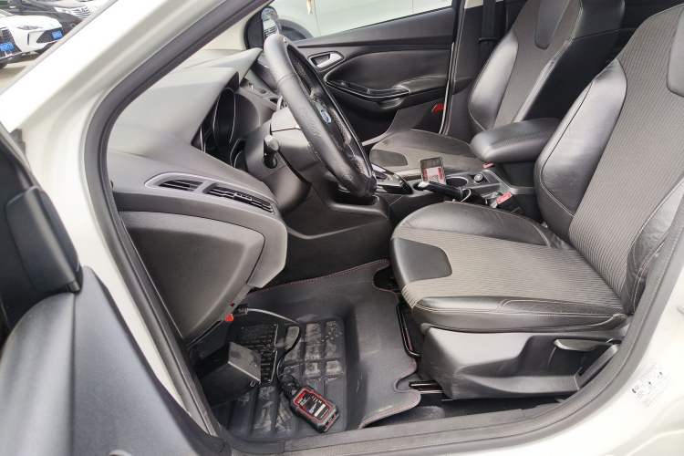 Used Ford Focus 2012 Sedan 1.6L Automatic Fashion Edition Left Front Seat