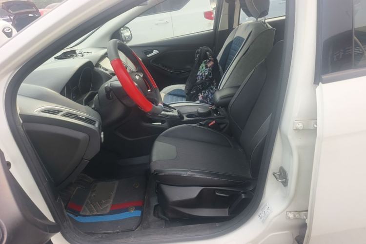 Used Ford Focus 2012 Sedan 1.6L Automatic Fashion Edition Left Front Seat