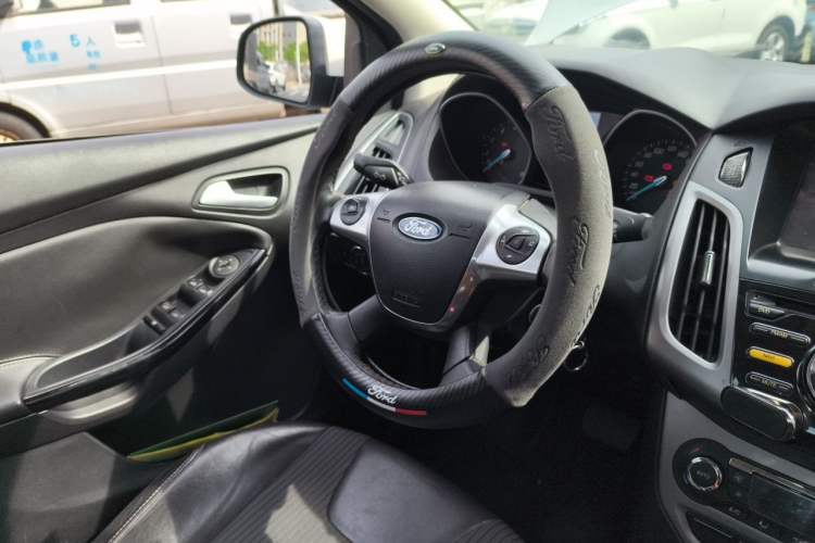 Used Ford Focus 2012 Sedan 1.6L Automatic Fashion Edition Left Front Seat