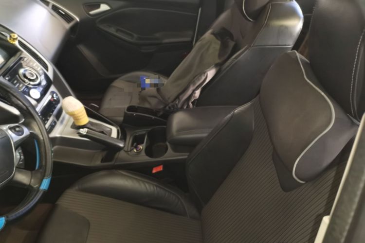 Used Ford Focus 2012 Hatchback 2.0L Automatic Luxury Sport Model Left Front Seat