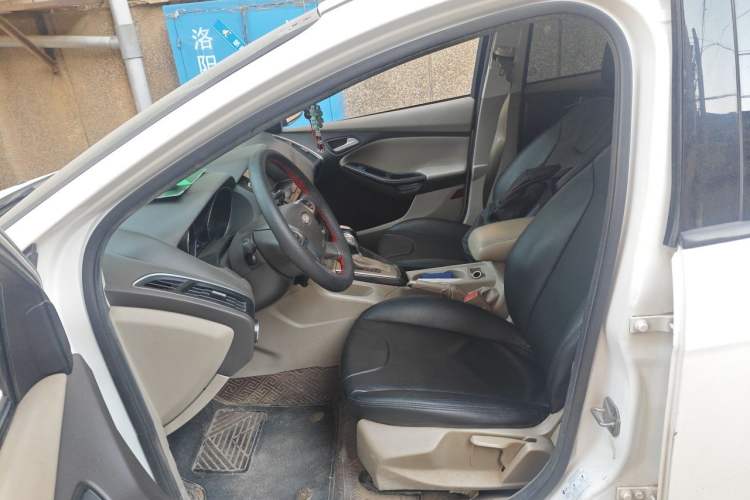 Used Ford Focus 2012 Hatchback 1.6L Automatic Fashion Edition Left Front Seat