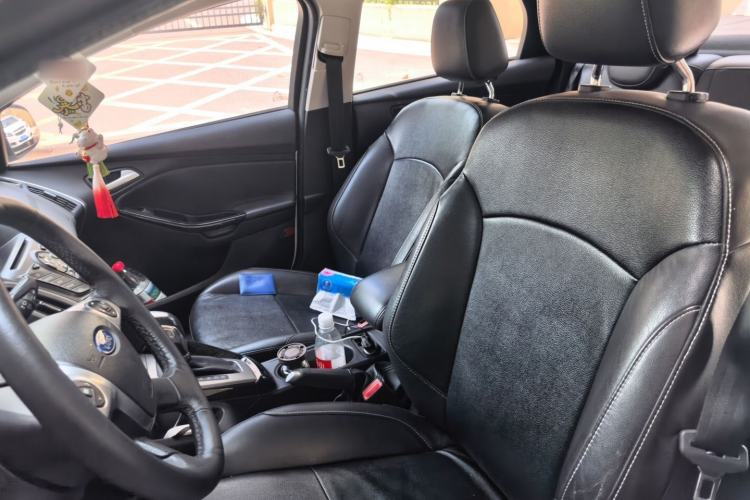 Used Ford Focus 2012 Sedan 1.6L Automatic Fashion Edition Left Front Seat