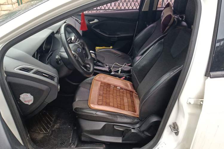Used Ford Focus 2012 Sedan 1.6L Automatic Fashion Edition Left Front Seat