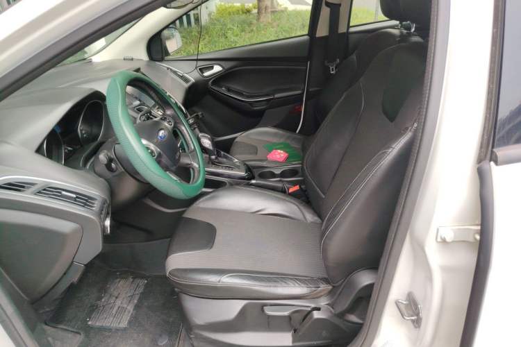 Used Ford Focus 2012 Sedan 1.6L Automatic Fashion Edition Left Front Seat