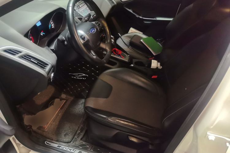 Used Ford Focus 2012 Sedan 1.6L Automatic Fashion Edition Left Front Seat