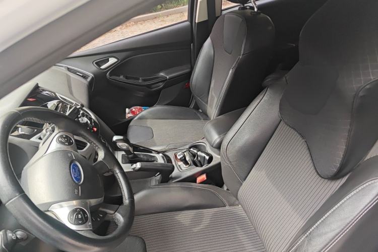 Used Ford Focus 2012 Hatchback 2.0L Automatic Luxury Sport Model Left Front Seat