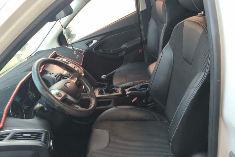 Used Ford Focus 2012 Sedan 1.6L Manual Fashion Edition Left Front Seat
