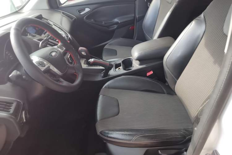 Used Ford Focus 2012 Hatchback 2.0L Automatic Luxury Sport Model Left Front Seat