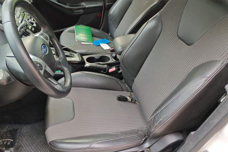 Used Ford Focus 2012 Sedan 1.6L Automatic Fashion Edition Left Front Seat
