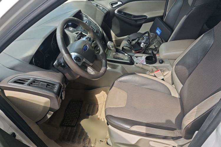 Used Ford Focus 2012 Sedan 1.6L Automatic Fashion Edition Left Front Seat