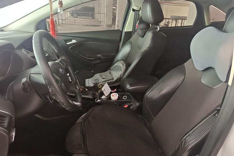Used Ford Focus 2012 Sedan 1.6L Automatic Fashion Edition Left Front Seat