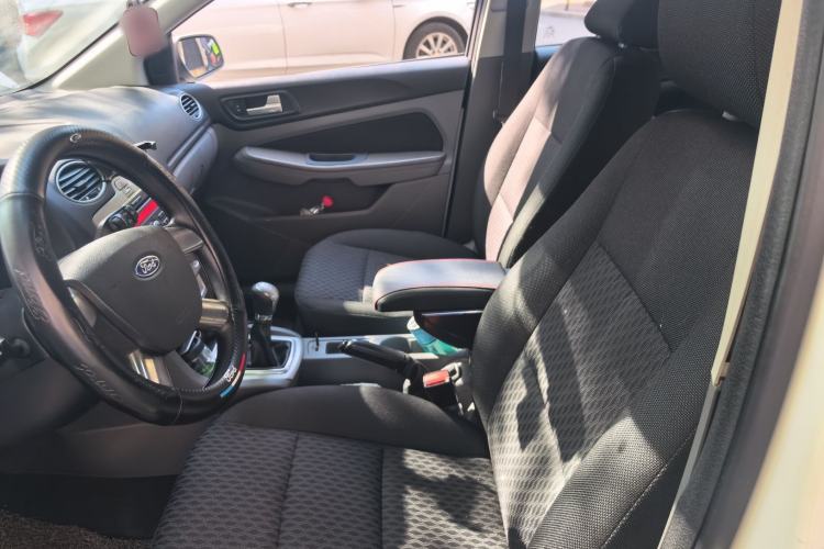 Used Ford Focus 2012 Hatchback Classic 1.8L Manual Base Model Left Front Seat