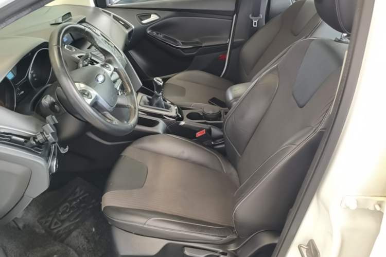 Used Ford Focus 2012 Sedan 1.6L Manual Fashion Edition Left Front Seat