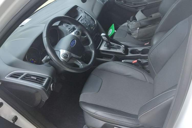Used Ford Focus 2012 Hatchback 1.6L Automatic Fashion Edition Left Front Seat