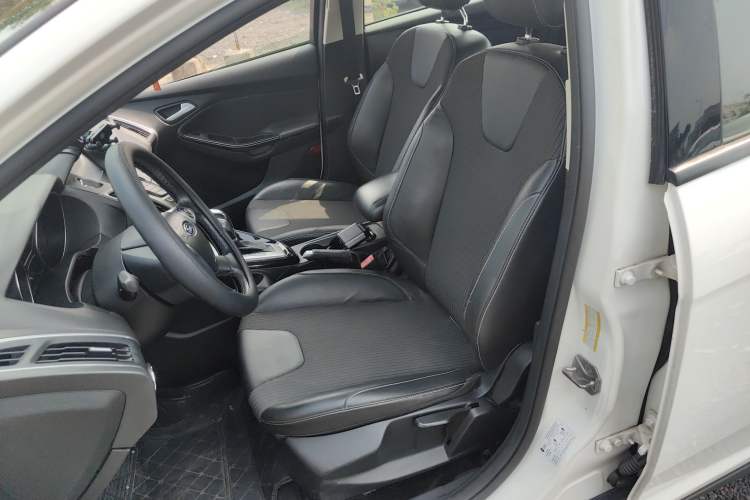 Used Ford Focus 2012 Sedan 1.6L Automatic Fashion Edition Left Front Seat