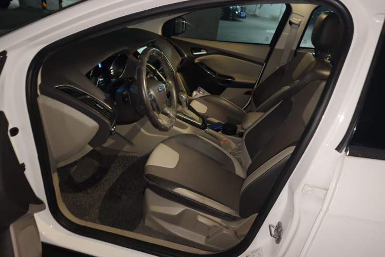 Used Ford Focus 2012 Sedan 1.6L Automatic Fashion Edition Left Front Seat