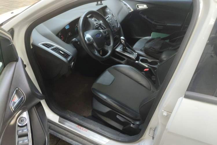 Used Ford Focus 2012 Hatchback 1.6L Automatic Fashion Edition Left Front Seat