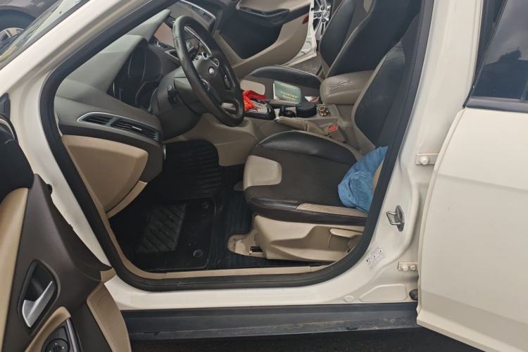 Used Ford Focus 2012 Sedan 1.6L Automatic Fashion Edition Left Front Seat