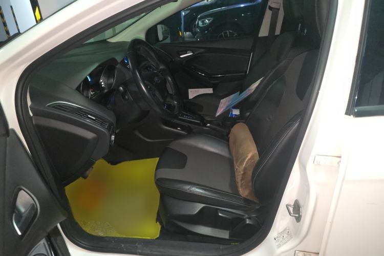 Used Ford Focus 2012 Sedan 1.6L Automatic Fashion Edition Left Front Seat