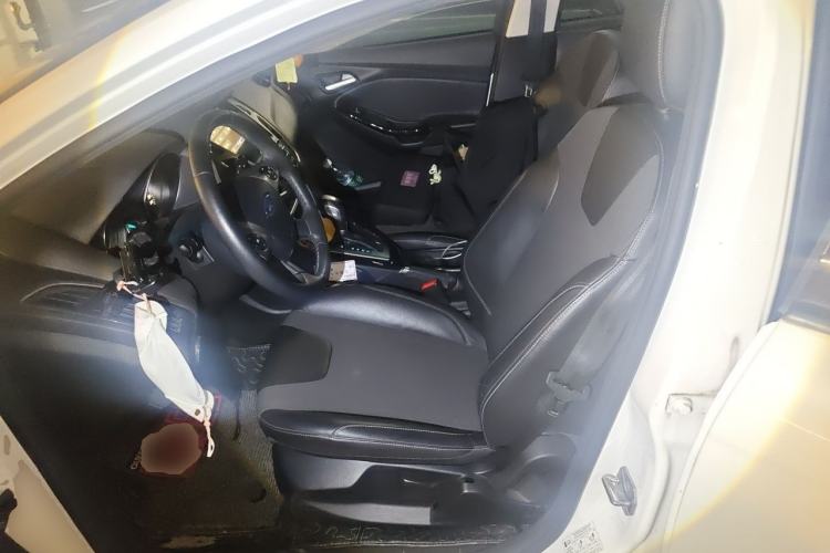 Used Ford Focus 2012 Sedan 1.6L Automatic Fashion Edition Left Front Seat