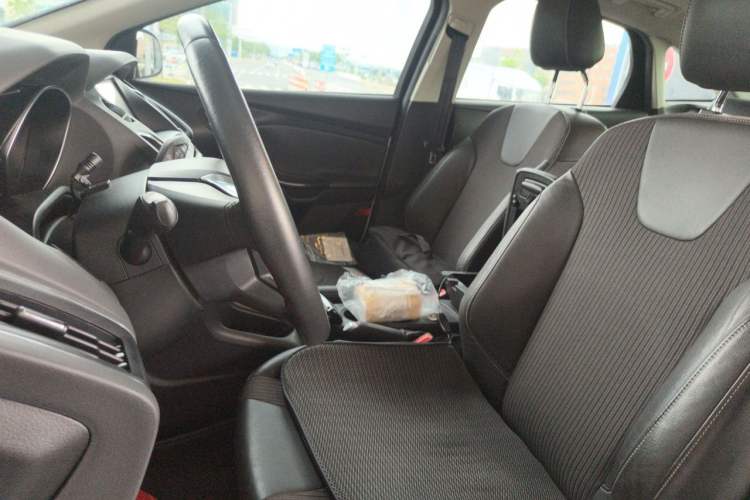 Used Ford Focus 2012 Sedan 1.6L Automatic Fashion Edition Left Front Seat