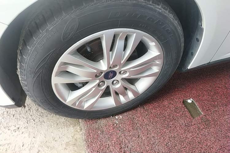 Used Ford Focus 2012 Sedan 1.6L Manual Comfort Model Left Front Wheel Hub