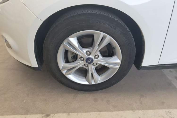 Used Ford Focus 2012 Sedan 1.6L Automatic Fashion Edition Left Front Wheel Hub