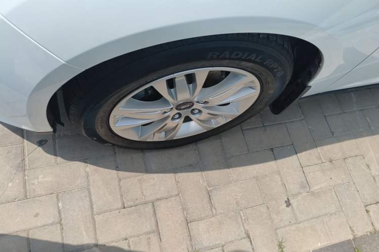 Used Ford Focus 2012 Sedan 1.6L Manual Comfort Model Left Front Wheel Hub